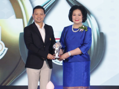 คุณโรจน์ เมืองครุธ อุปนายกสมาคมกีฬาเอ็กซ์ตรีมแห่งประเทศไทย ปฏิบัติหน้าที่แทนท่านนายกภูริต ภิรมย์ภักดี นายกสมาคมกีฬาเอ็กซ์ตรีมแห่งประเทศไทย เข้ารับรางวัล “บุคคลากรผู้ทรงคุณค่าทางการกีฬา ประจำปี ๒๕๖๗”